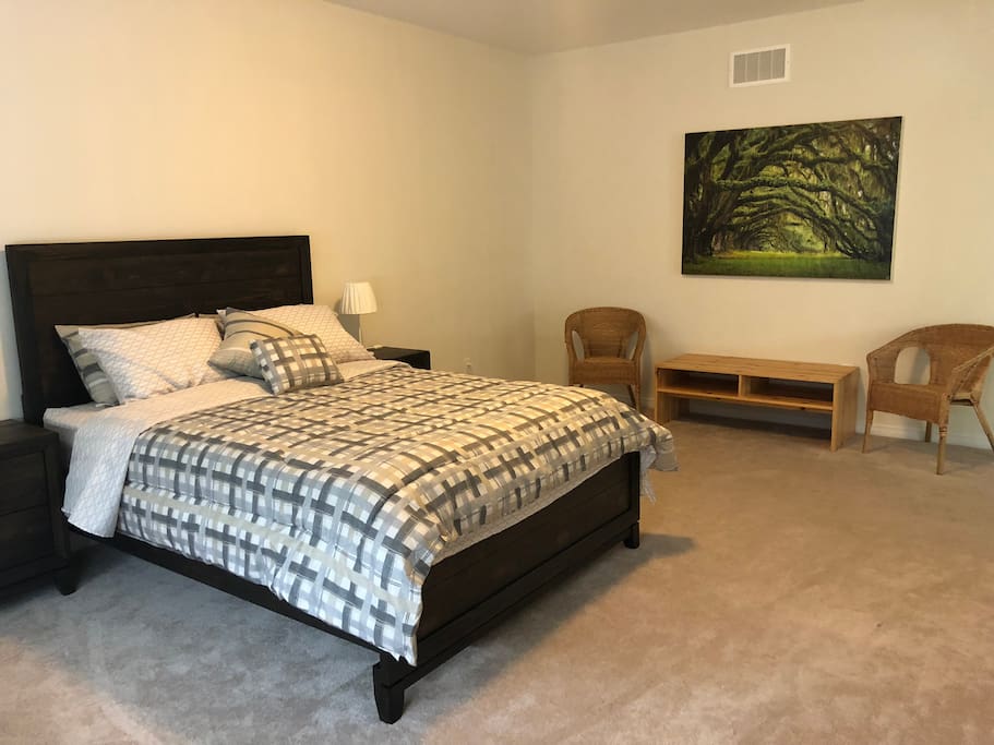 Master Bedroom with 1 queen bed and 2 extra twin beds ensuite