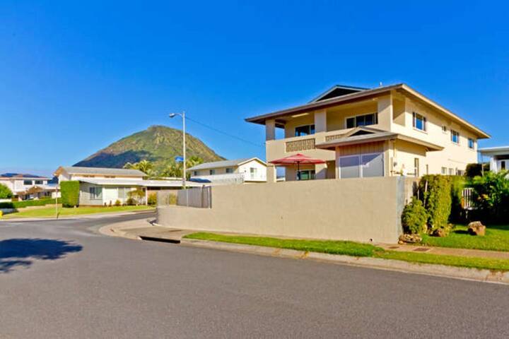 Hawaii Kai 7-Bedroom Pool Home with Views! gallery image 3