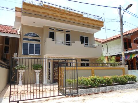 Seruni Guest House Batam with Netflix