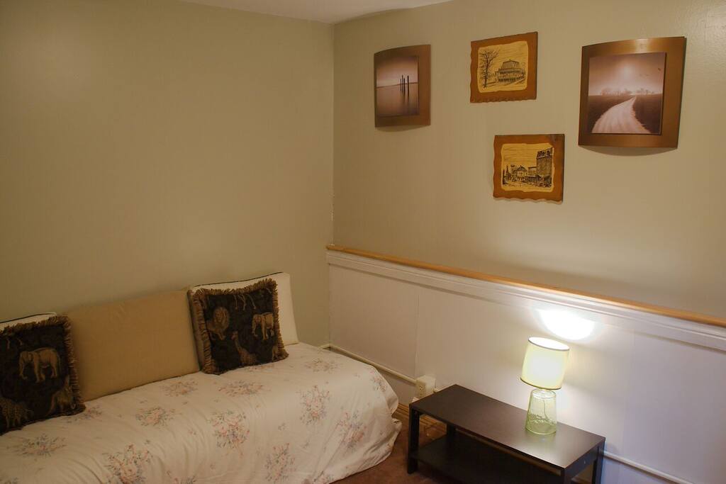 trundle bed