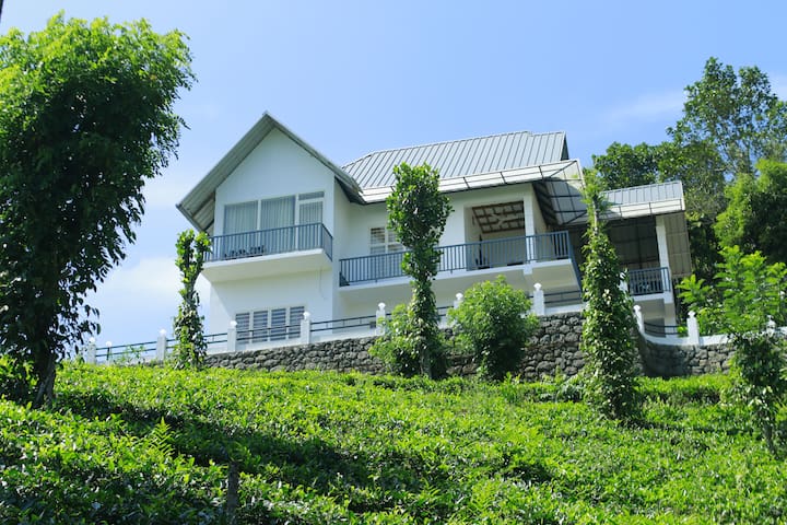 VAGAMON  PARADISE  HILLS BUNGALOW (A C)