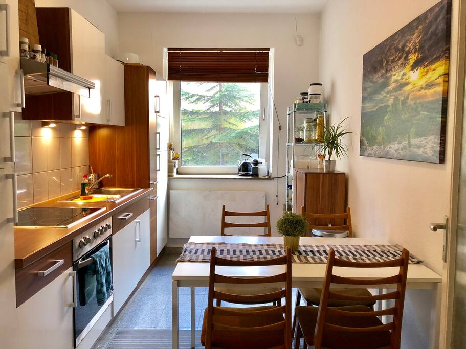 Kitchen with view on the garden