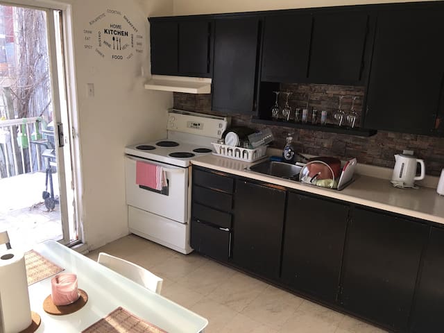 Chambre dans grand logement proche du métro