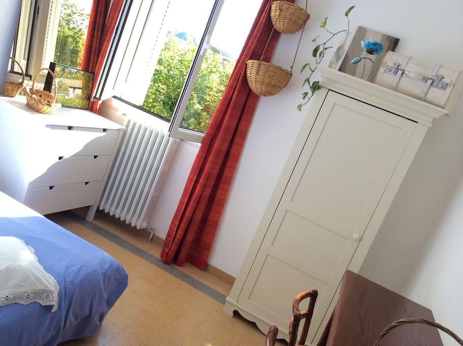Chambre très ensoleillée ! presque toujours :-)