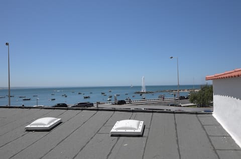Top Airbnb: Double Suite by the Ocean in Oeiras