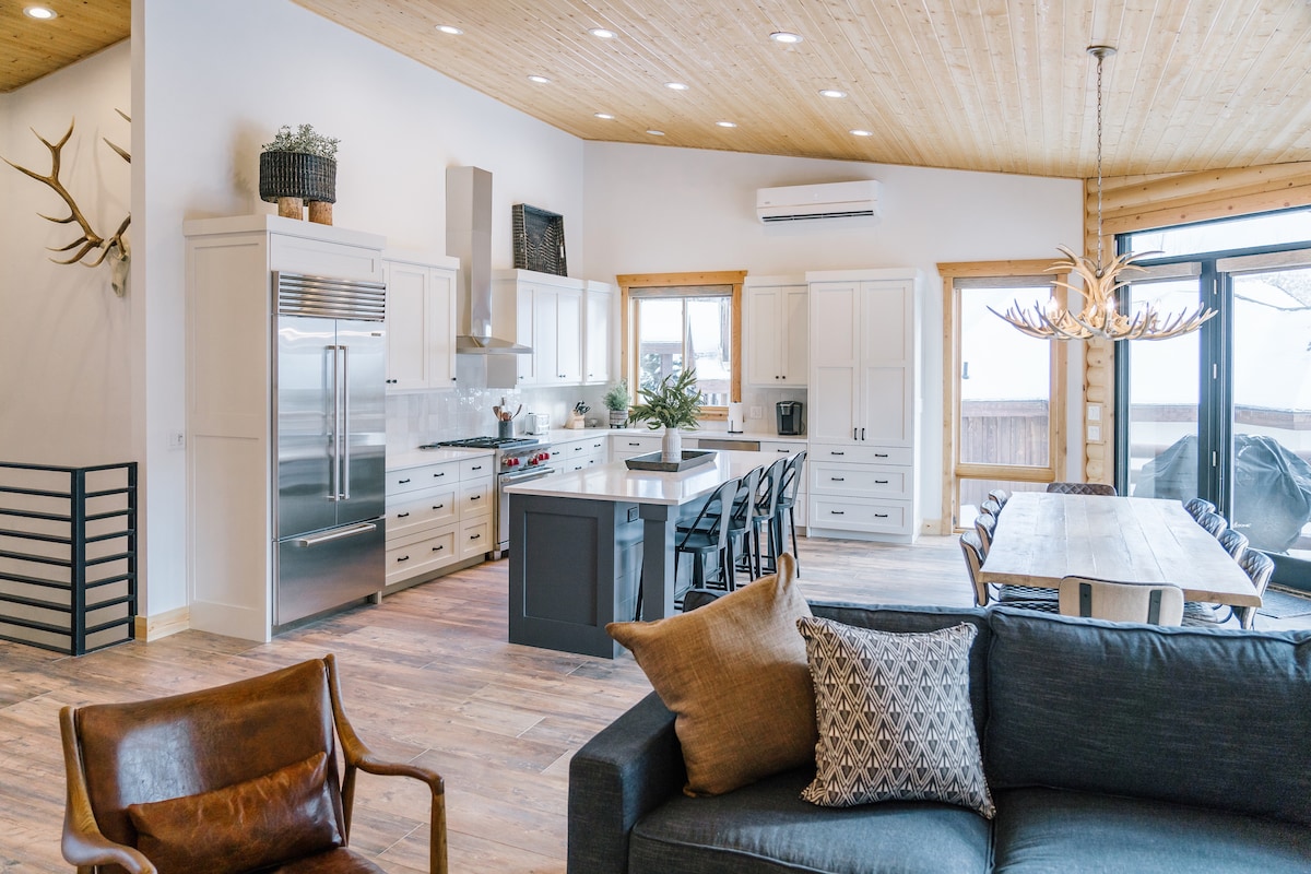 Top Airbnb: True Lux! 4 min 2 resort, ski shuttle,Outdoor TV in Park City