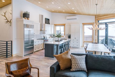 Top Airbnb: True Lux! 4 min 2 resort, ski shuttle,Outdoor TV in Park City
