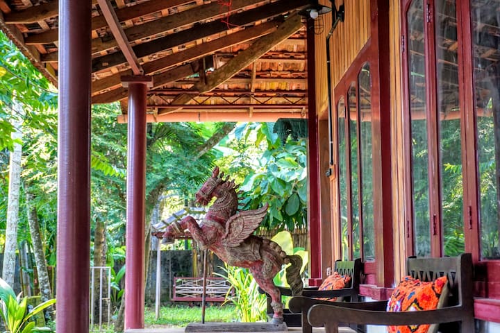 3BR, Riverfront, 2 Personal Pools, Kayaks