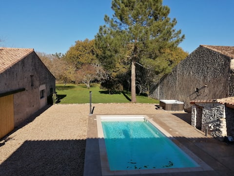 Le Gîte de l'Olivier, swimming pool, hot tub, 4-star rated
