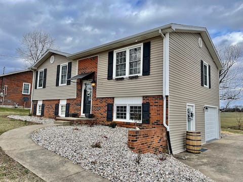 Spacious, cozy home on Bourbon Trail