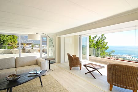 Camps Bay Apartment - Breathtaking Views