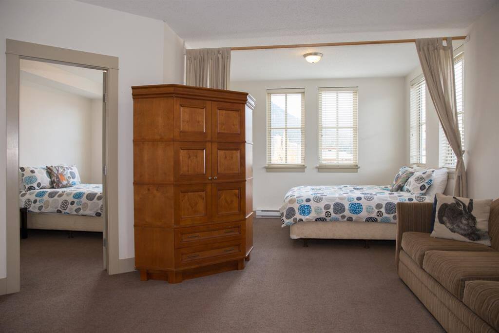 pemberton single personals Pemberton hall is the oldest women's residence hall in the state of illinois and is a historical room layout- singles and triples a/c: located in lobby and tv room. pemberton single personals Pemberton hall is the oldest women's residence hall in the state of illinois and is a historical room layout- singles and triples a/c: located in lobby and tv room.
