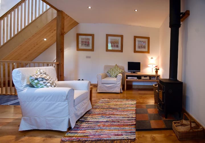 The Bothy, Artistic property in a lovely setting. Houses for Rent in