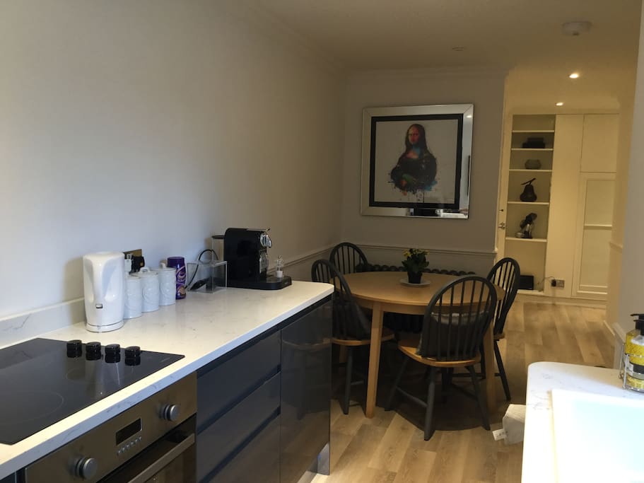 Fully equipped kitchen and dining area