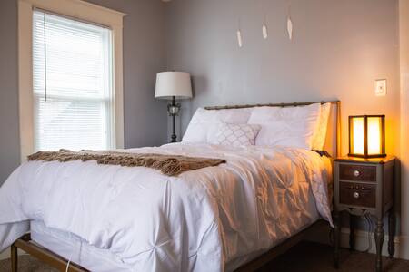 Hip 1BR! Walk to Westport, Volker, Plaza, KU Med