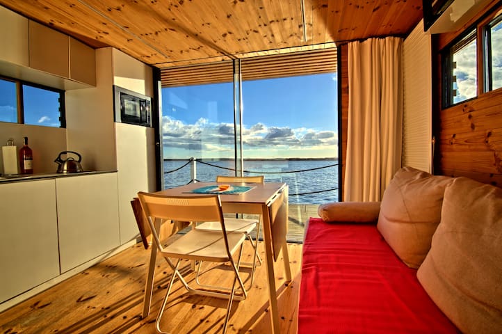 Houseboat HT8 with floating terrace BREAKFAST