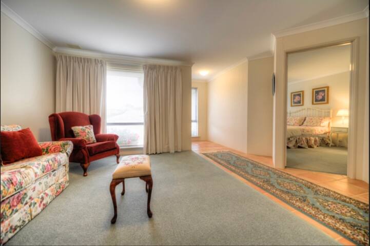 Ashgrove Beach House & Corporate Accommodation gallery image 2