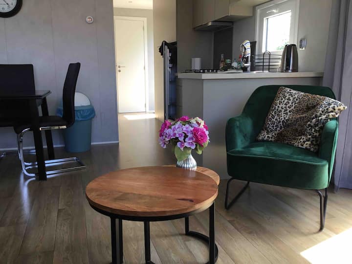 Chalet Buitenhof,
Bij Leiden En Katwijk Aan Zee. - Leiden