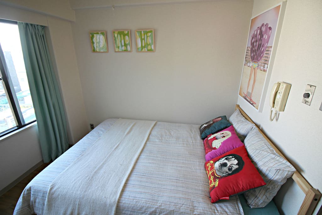 Walk 3 minute to Shin-Osaka St. 1 double bed,table,chair,Free Wifi (No limit),cooking tool