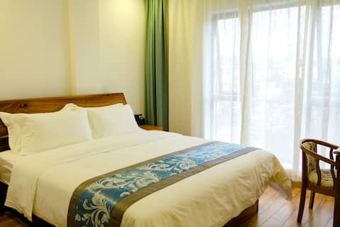 Junlan Hotel Sihanoukville Center/Free Breakfast & Gym & Swimming Pool/Chinese Service & Safe & Small Refrigerator Special Offer King Room