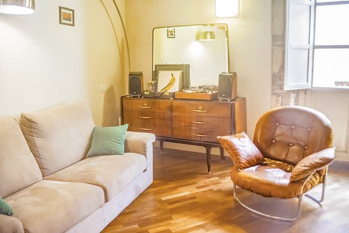 CAVALLERS High ceilings apartment in Castello
