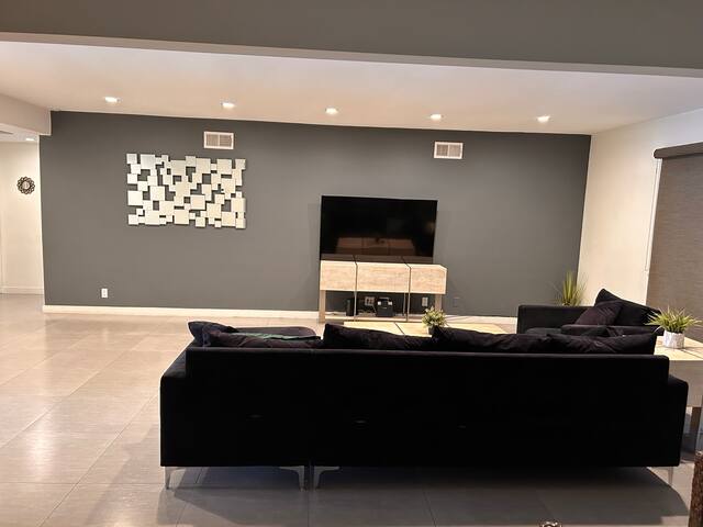 Prime location house Pool & Spa 7 min to Universal gallery image 2