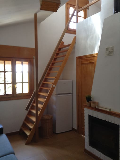 Escaleras acceso habitación 2 Stairs to the attic, bedroom 2.