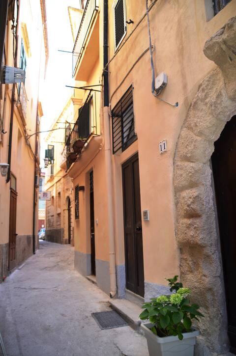 Aramis Tropea Storic Center