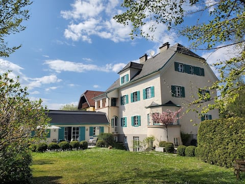 Top Airbnb: Vacation in the stylish Villa Leopoldskron in Riedenburg