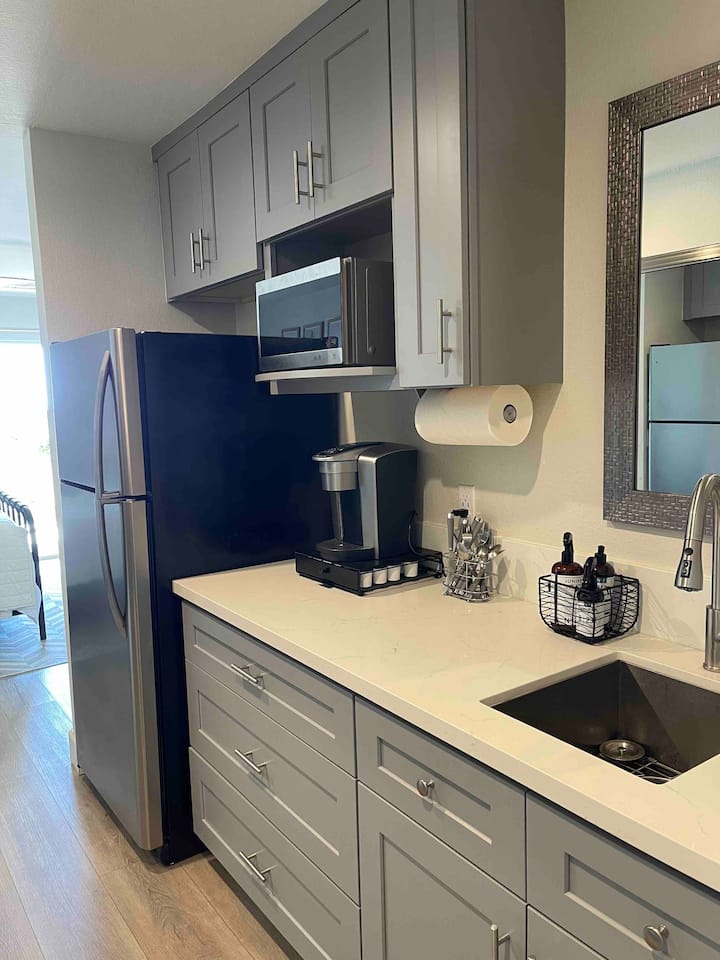 Serene, Modern Beach Studio With Ocean View - Dana Point, CA