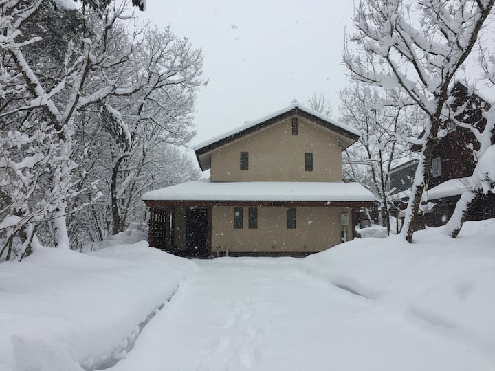 Shirokuma Lodge in Echoland!  Super Convenient!