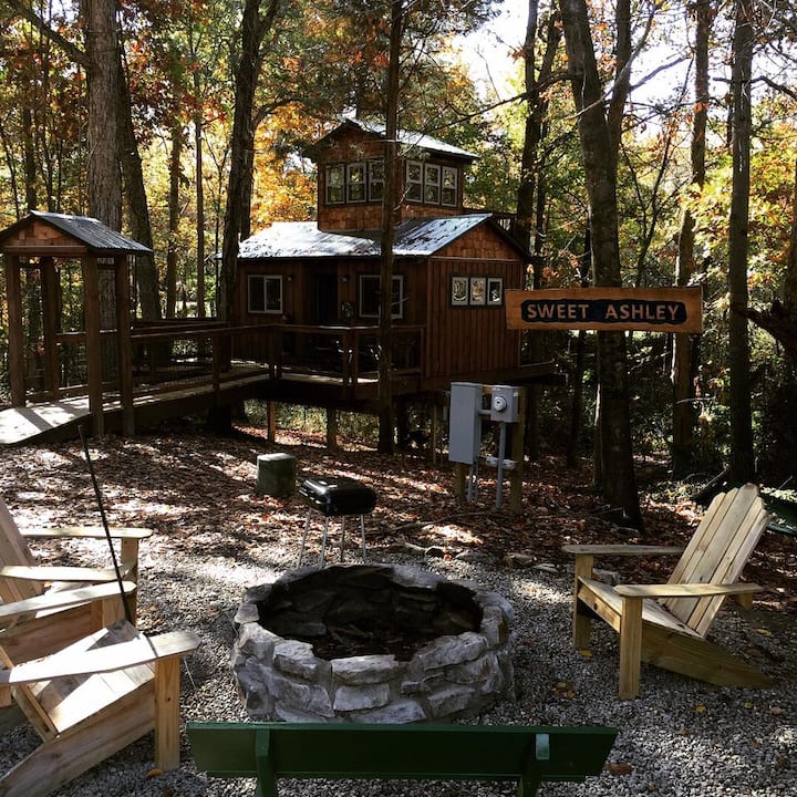 Cherry Treesort "Sweet Ashley" Treehouses for Rent in China Grove