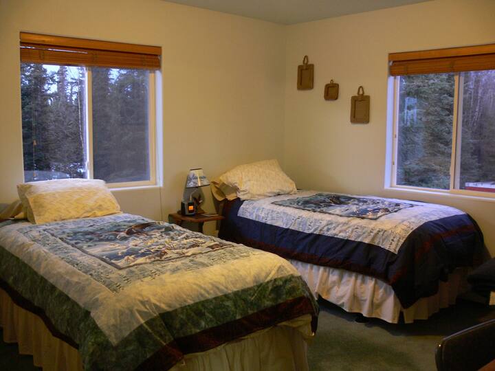 Eagle Room- 2 twin XL or king bed with private bathroom &shower-Main Floor
