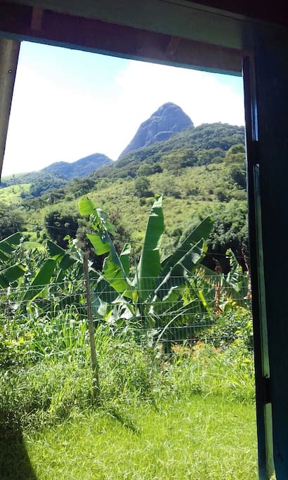 la no alto existe um restaurante com piscina e ÁGUA cristalina foto da galera e la no alto Pedra Aguda tem Estrada para la subida em 20 minutos
