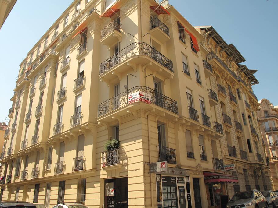 Bel immeuble Bourgeois bien entretenu