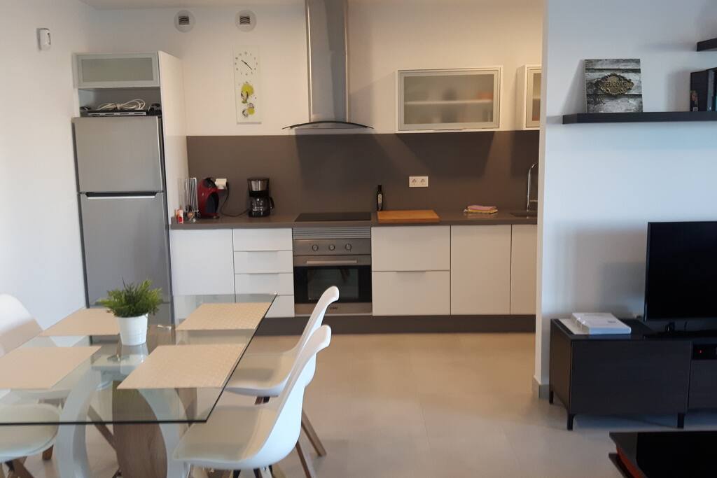 Open plan kitchen-dinning and living room