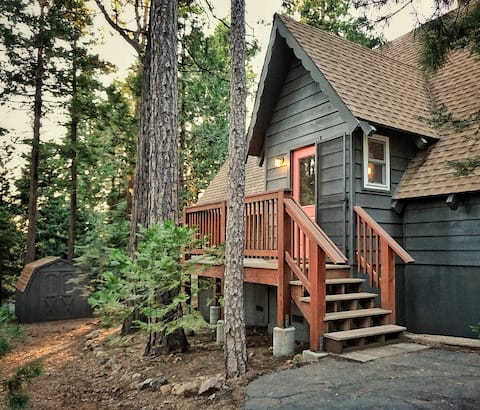 <DeanerDen> chic A-Frame! Pool! Lakes! Dogs ok!