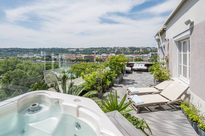 Appartement grande terrasse vue panoramique et spa