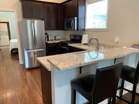 Private One Bed & Bath in Mid City w/ Full Kitchen