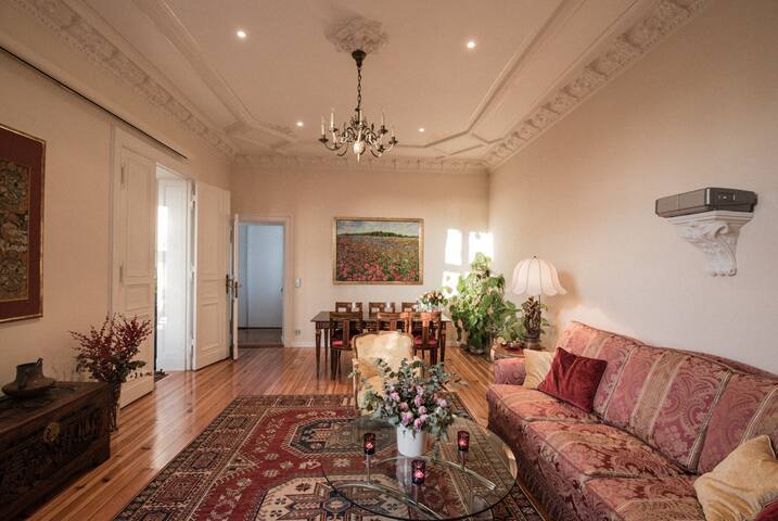 Luxury Altbau in Charlottenburg. Elegant and Quiet