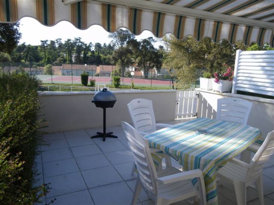 Terrasse côté piscine