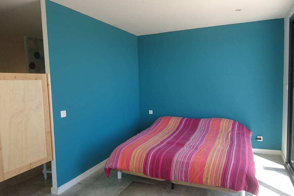 COIN STUDIO SUD - CHAMBRE et SALLE DE BAIN N°1
