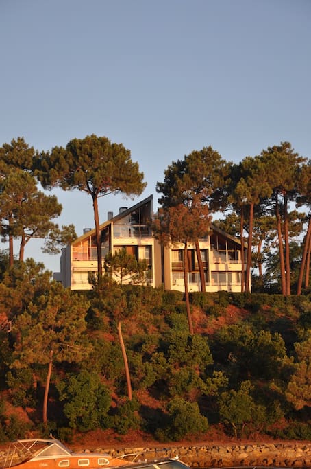 Immeuble vu depuis la mer