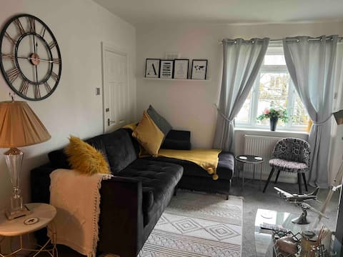 Top Airbnb: Lovely one bed flat city centre location idillic in Fulford