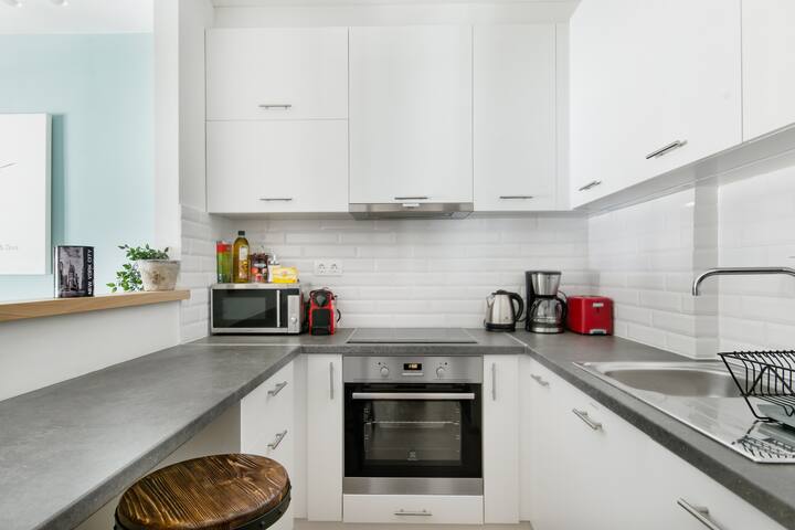 Stylish Penthouse with Superb Lycabettus Hill View gallery image 3