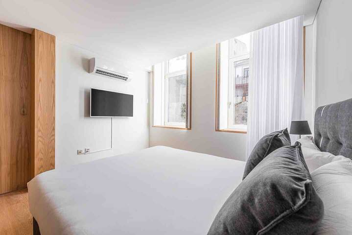 Downtown Alley Design Penthouse gallery image 4