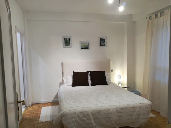 Room, private bathroom near Airport and Senasa