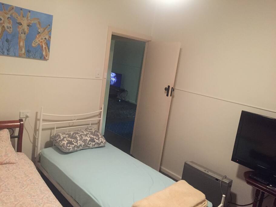 Bedroom - 2 single beds & a trundle