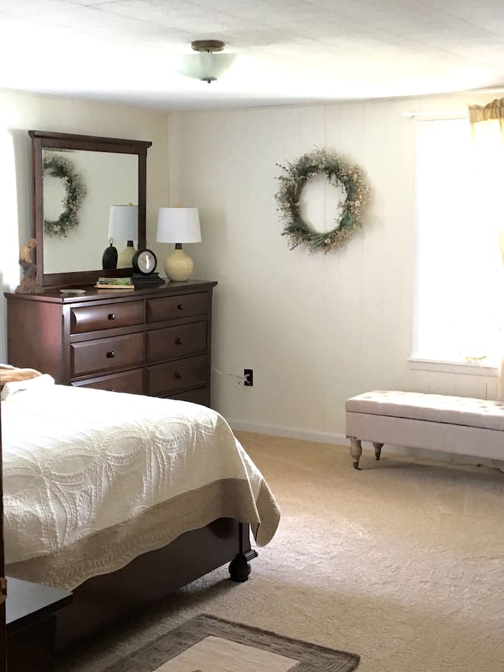 Dhoma e gjumit #1 me banjë private