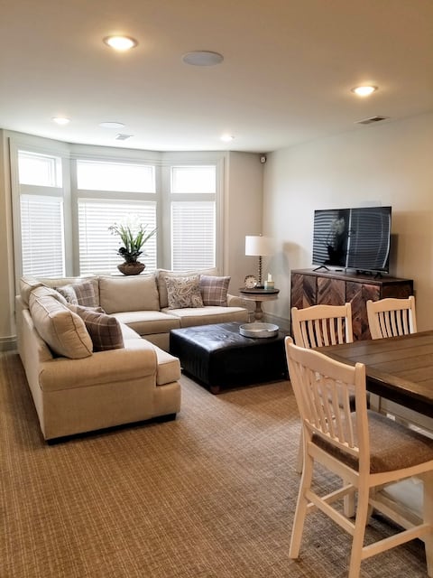 Successful Airbnb property: Beautiful townhome! Clean! 2 bed/2.5 bath in Cedar City